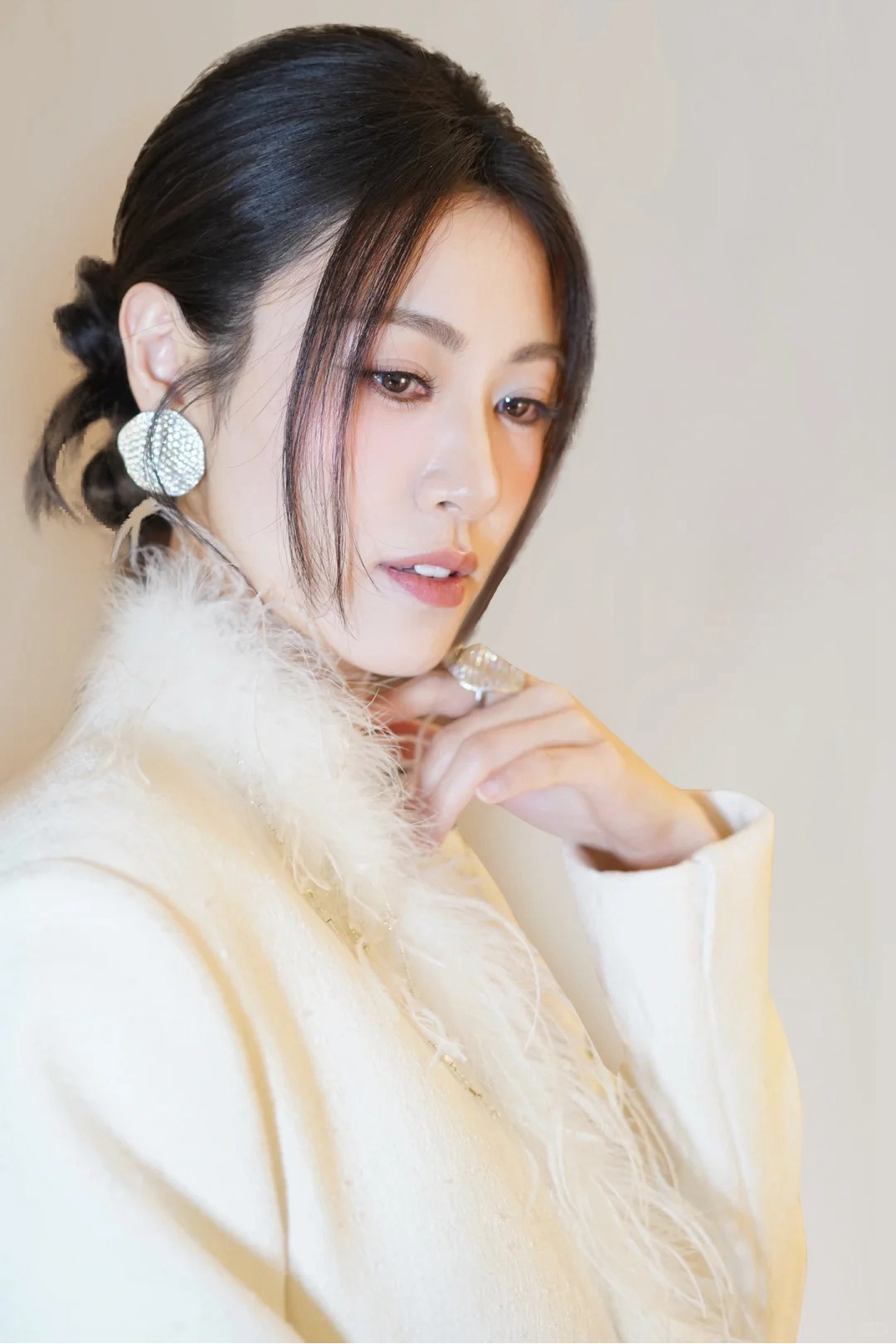 北京卫视2025跨年之夜李允儿《雪花赋》我为民谣而来李允儿冬日雪花妆