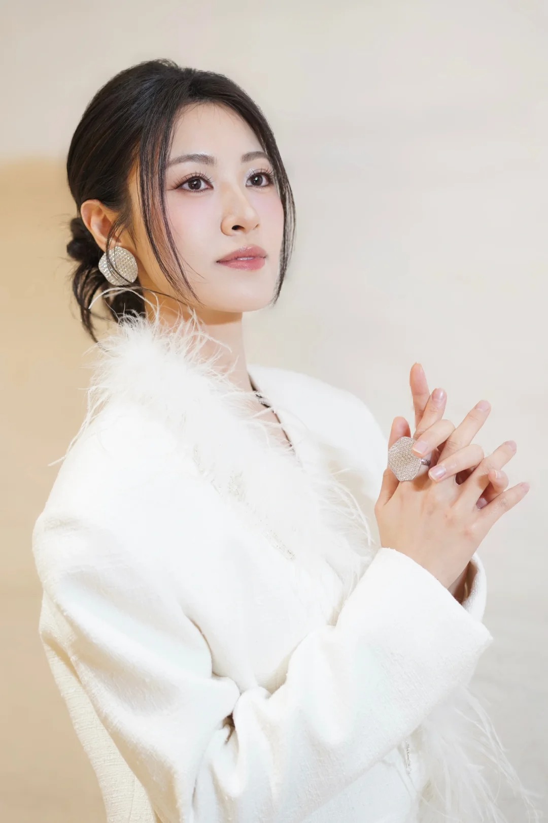 北京卫视2025跨年之夜李允儿《雪花赋》我为民谣而来李允儿冬日雪花妆