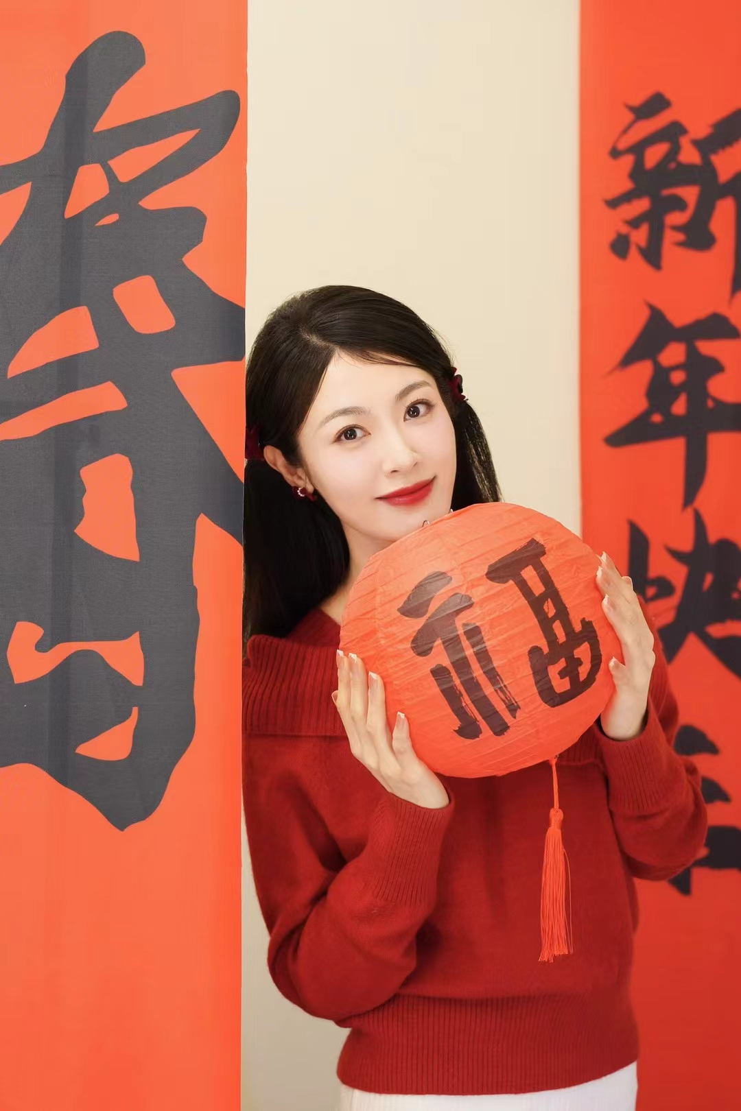 李允儿liyuner拜年照新鲜出炉