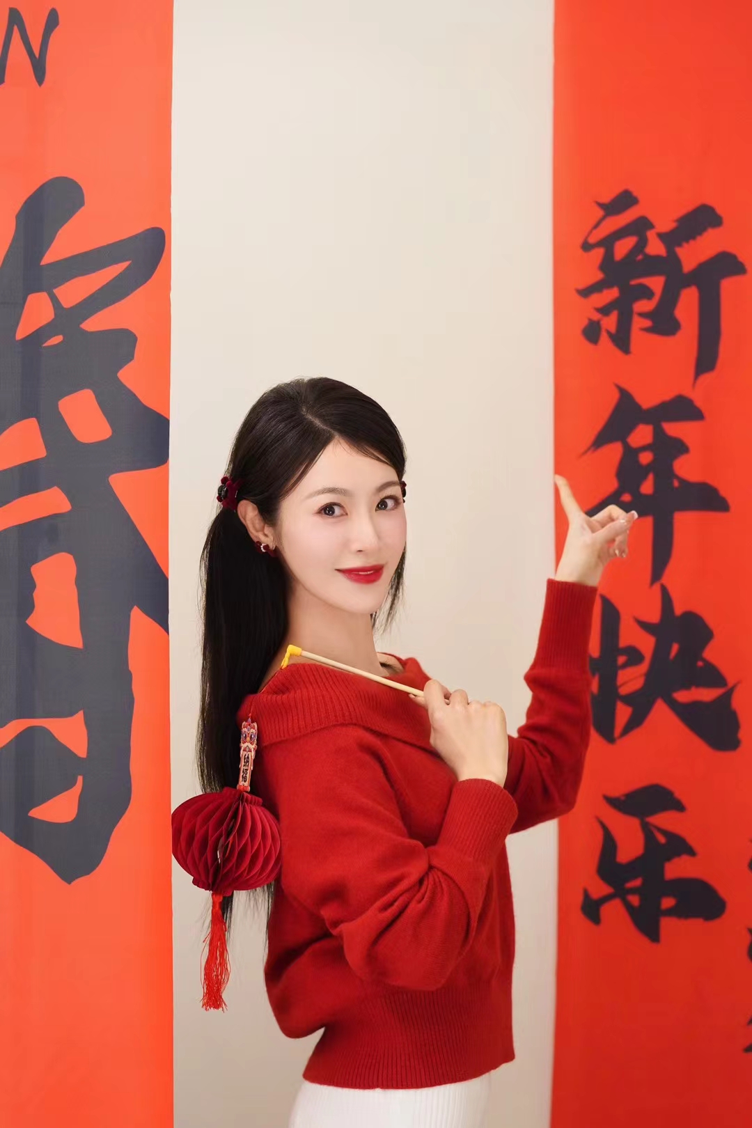 李允儿liyuner拜年照新鲜出炉